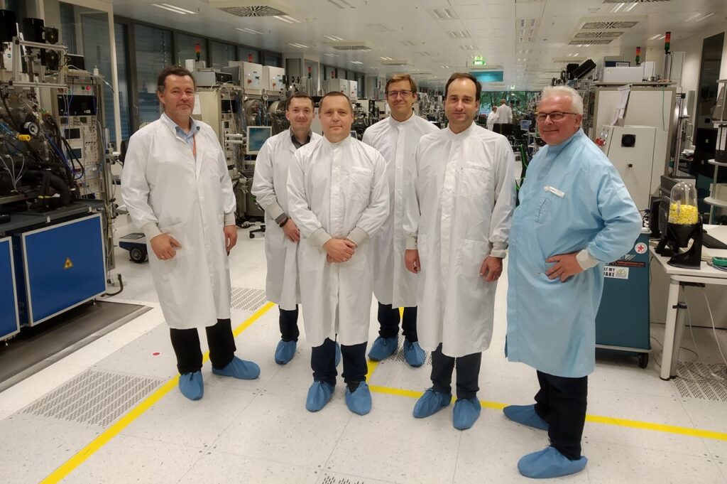 ESA, TESAT Spacecom and SpaceForest representatives in the cleanroom in Backnang, Germany (TESAT Spacecom).