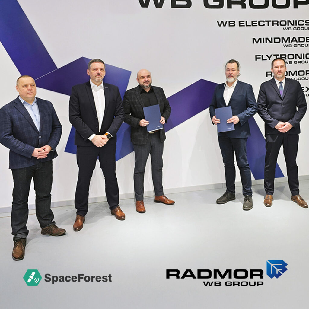 RADMOR and SpaceForest representatives during the signing of their partnership agreement.